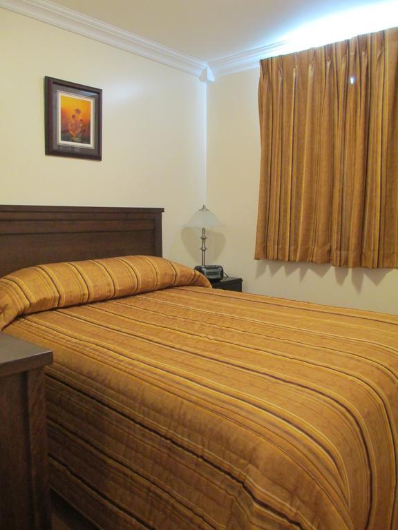 Comerford'S Ocean View Suites Holyrood Phòng bức ảnh