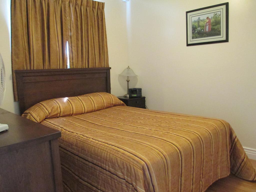 Comerford'S Ocean View Suites Holyrood Phòng bức ảnh