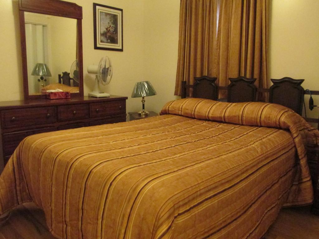 Comerford'S Ocean View Suites Holyrood Ngoại thất bức ảnh