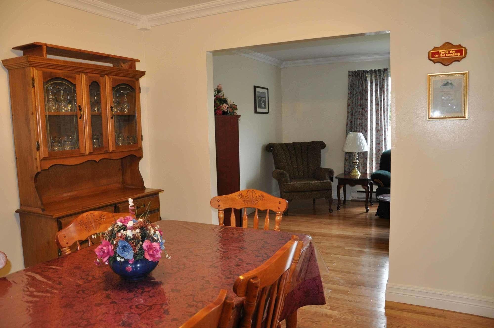 Comerford'S Ocean View Suites Holyrood Ngoại thất bức ảnh
